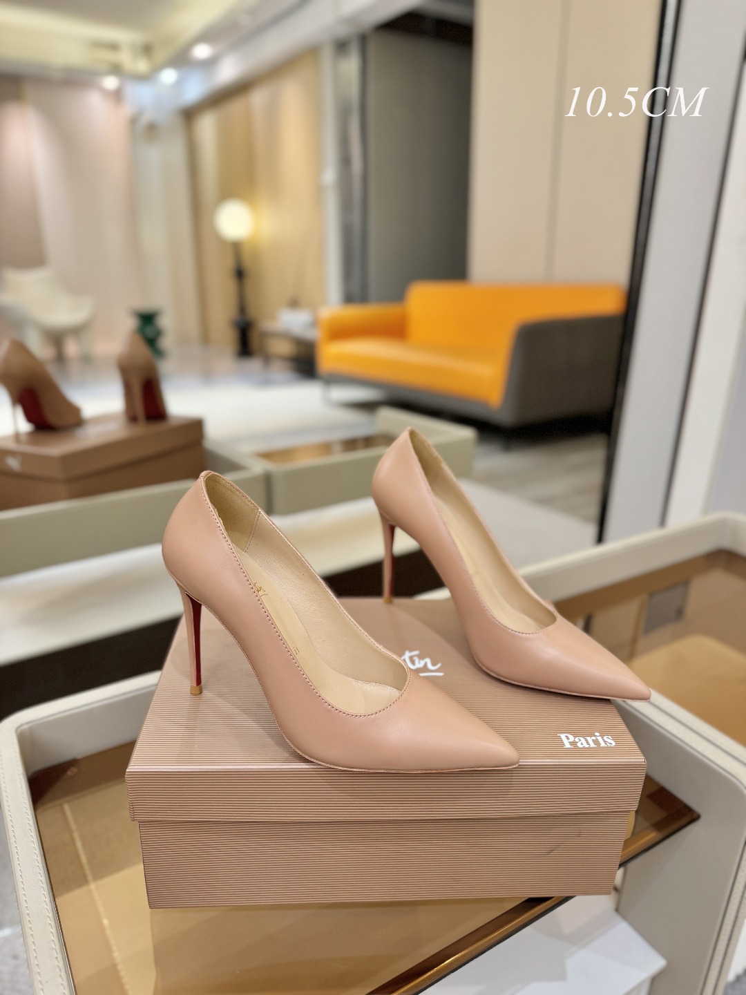 皮面单鞋（经典款）质感立体穿出时尚芭莎的气质优质皮里更加柔软透气，无敌瘦腿，穿上立马拉升腿的长度～涵深刻