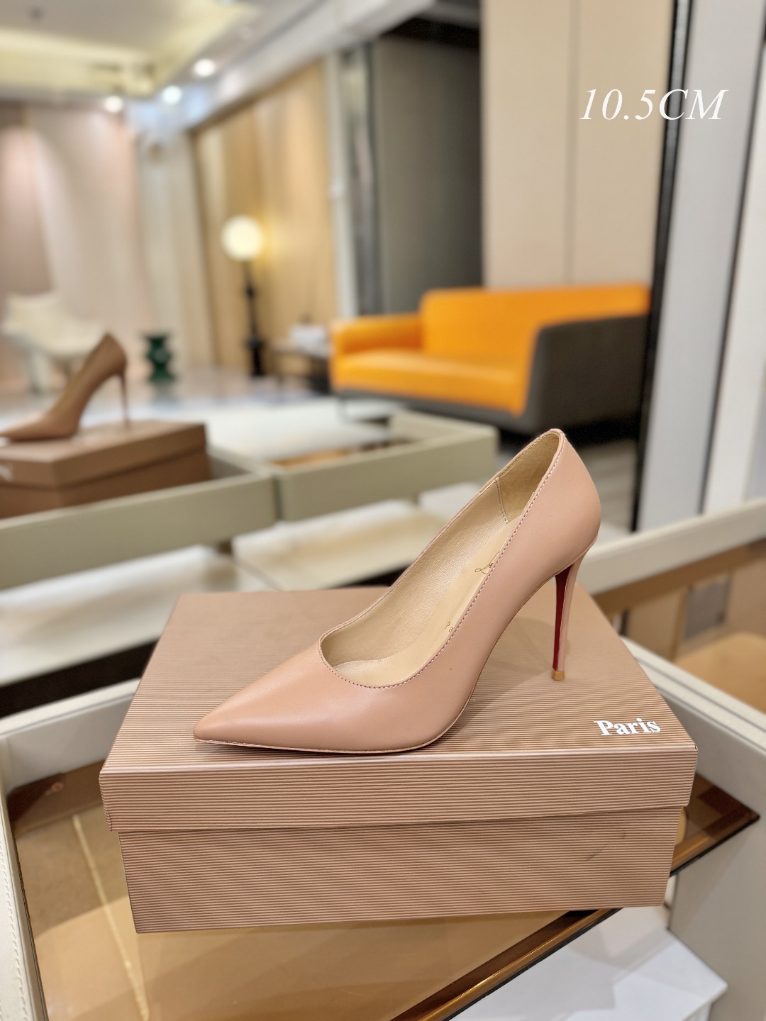 皮面单鞋（经典款）质感立体穿出时尚芭莎的气质优质皮里更加柔软透气，无敌瘦腿，穿上立马拉升腿的长度～涵深刻