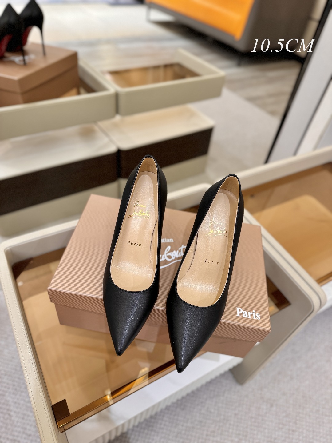 皮面单鞋（经典款）质感立体穿出时尚芭莎的气质优质皮里更加柔软透气，无敌瘦腿，穿上立马拉升腿的长度～涵深刻