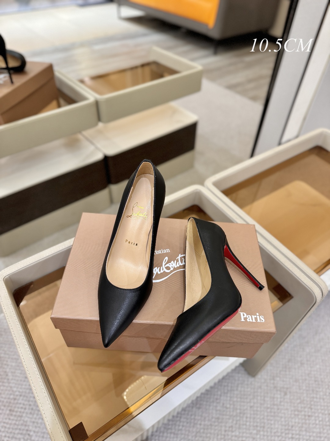 皮面单鞋（经典款）质感立体穿出时尚芭莎的气质优质皮里更加柔软透气，无敌瘦腿，穿上立马拉升腿的长度～涵深刻