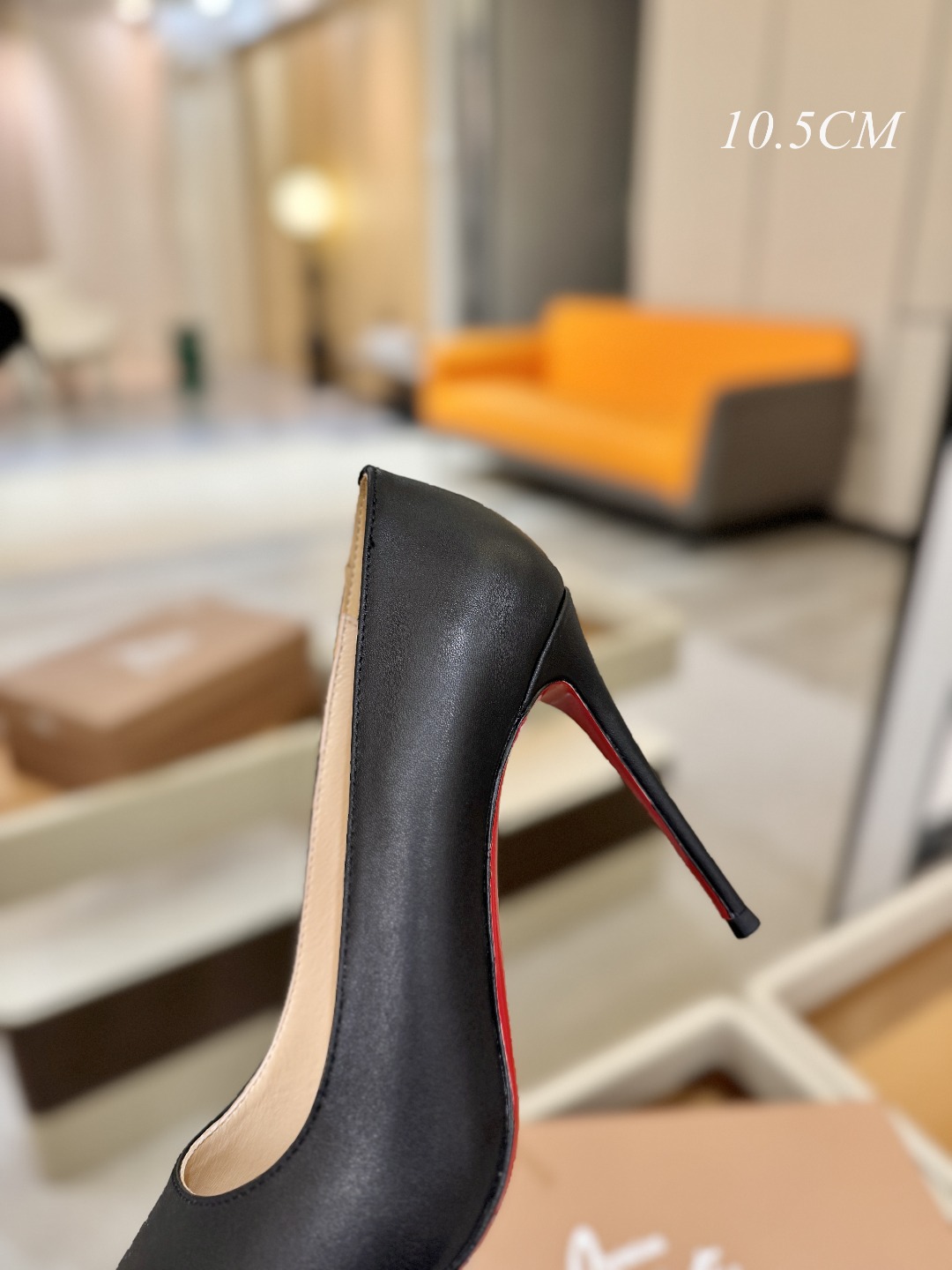 皮面单鞋（经典款）质感立体穿出时尚芭莎的气质优质皮里更加柔软透气，无敌瘦腿，穿上立马拉升腿的长度～涵深刻