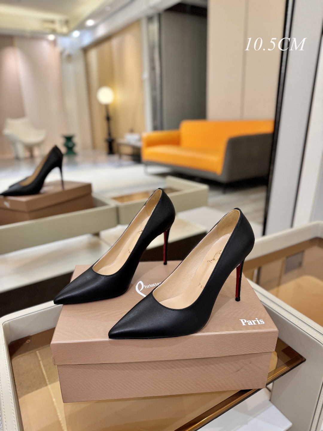 皮面单鞋（经典款）质感立体穿出时尚芭莎的气质优质皮里更加柔软透气，无敌瘦腿，穿上立马拉升腿的长度～涵深刻