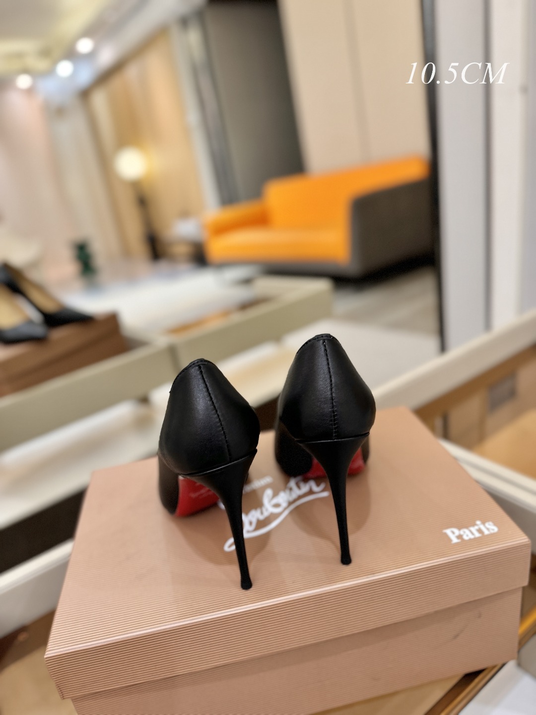 皮面单鞋（经典款）质感立体穿出时尚芭莎的气质优质皮里更加柔软透气，无敌瘦腿，穿上立马拉升腿的长度～涵深刻