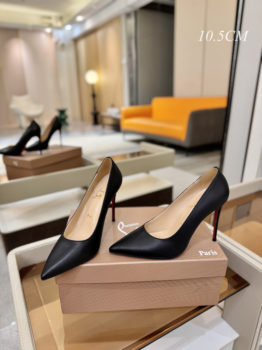 皮面单鞋（经典款）质感立体穿出时尚芭莎的气质优质皮里更加柔软透气，无敌瘦腿，穿上立马拉升腿的长度～涵深刻