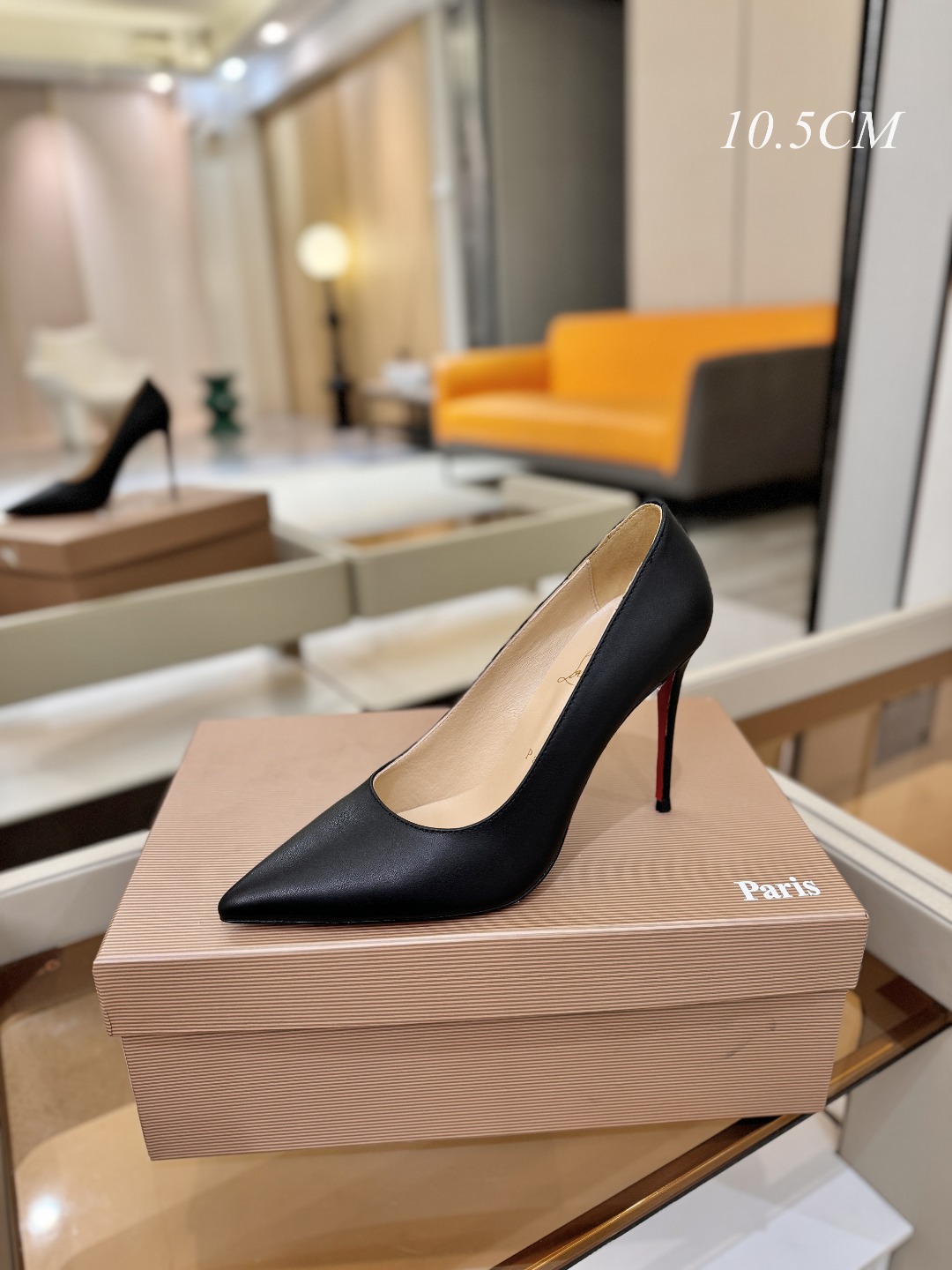 皮面单鞋（经典款）质感立体穿出时尚芭莎的气质优质皮里更加柔软透气，无敌瘦腿，穿上立马拉升腿的长度～涵深刻