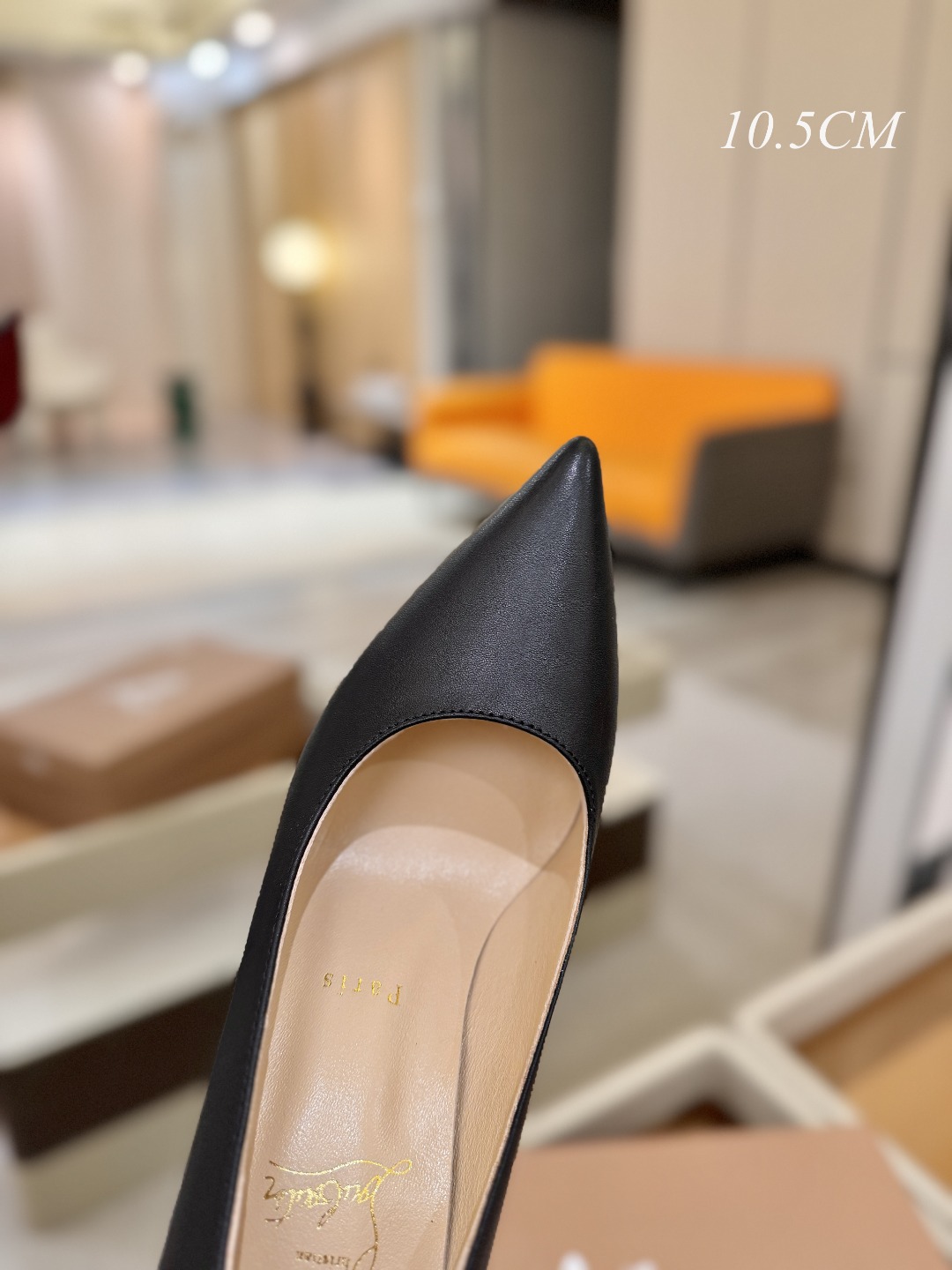 皮面单鞋（经典款）质感立体穿出时尚芭莎的气质优质皮里更加柔软透气，无敌瘦腿，穿上立马拉升腿的长度～涵深刻