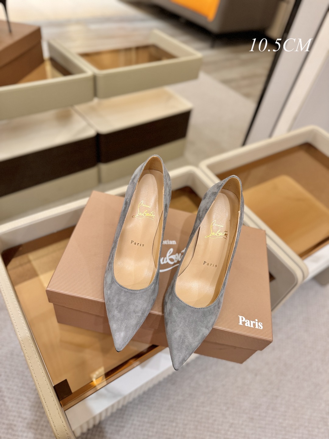 单鞋（经典款）质感立体穿出时尚芭莎的气质优质皮里更加柔软透气，无敌瘦腿，穿上立马拉升腿的长度～涵深刻，洞