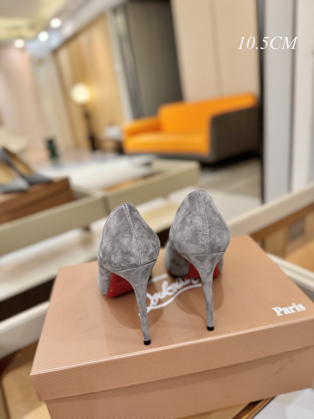 单鞋（经典款）质感立体穿出时尚芭莎的气质优质皮里更加柔软透气，无敌瘦腿，穿上立马拉升腿的长度～涵深刻，洞