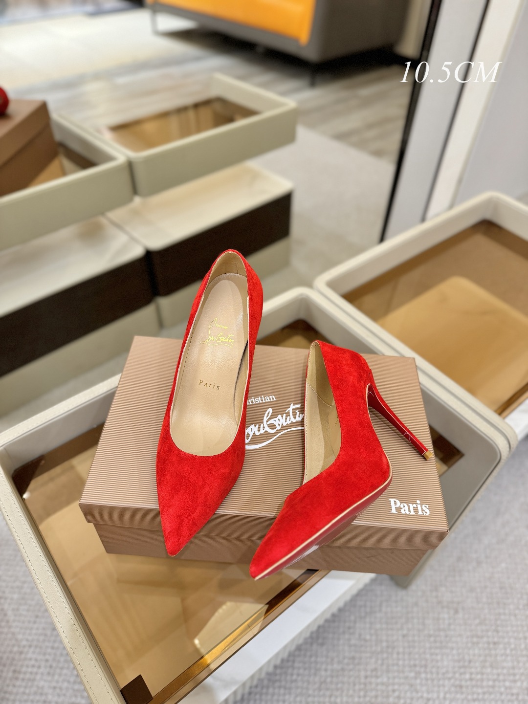 单鞋（经典款）质感立体穿出时尚芭莎的气质优质皮里更加柔软透气，无敌瘦腿，穿上立马拉升腿的长度～涵深刻，洞