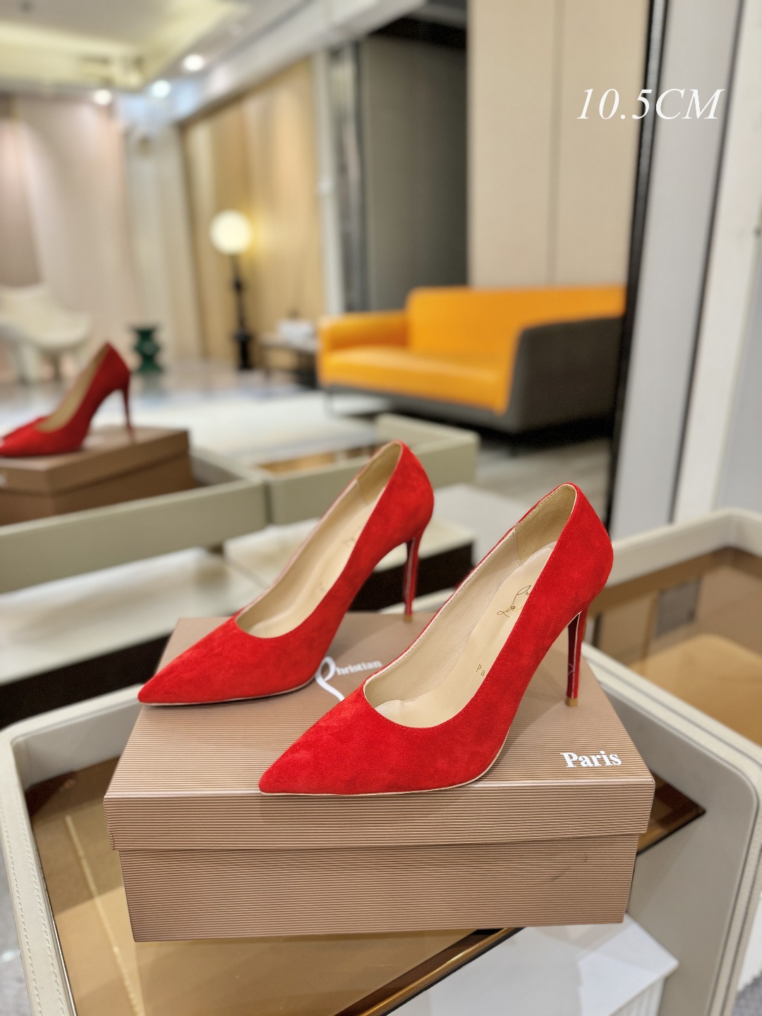 单鞋（经典款）质感立体穿出时尚芭莎的气质优质皮里更加柔软透气，无敌瘦腿，穿上立马拉升腿的长度～涵深刻，洞