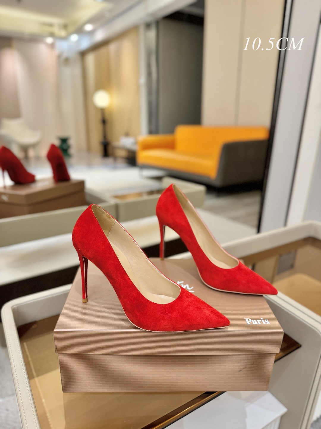 单鞋（经典款）质感立体穿出时尚芭莎的气质优质皮里更加柔软透气，无敌瘦腿，穿上立马拉升腿的长度～涵深刻，洞