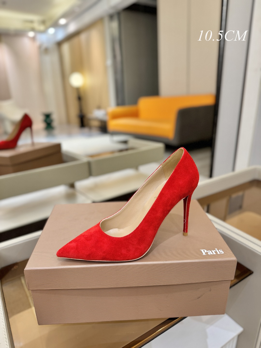 单鞋（经典款）质感立体穿出时尚芭莎的气质优质皮里更加柔软透气，无敌瘦腿，穿上立马拉升腿的长度～涵深刻，洞