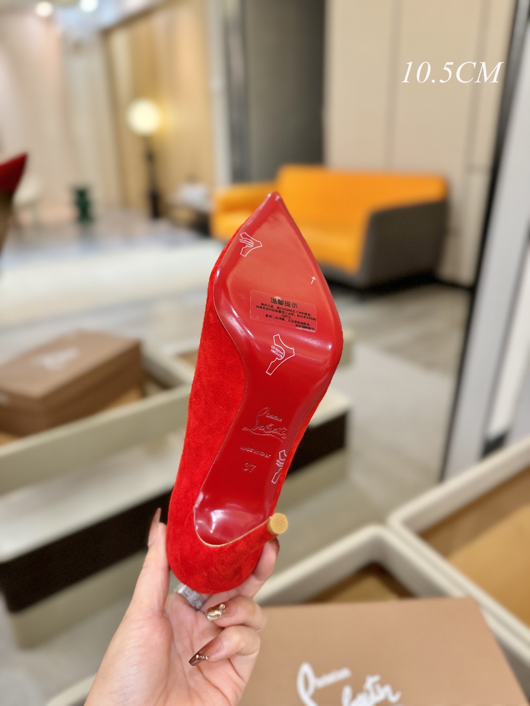 单鞋（经典款）质感立体穿出时尚芭莎的气质优质皮里更加柔软透气，无敌瘦腿，穿上立马拉升腿的长度～涵深刻，洞