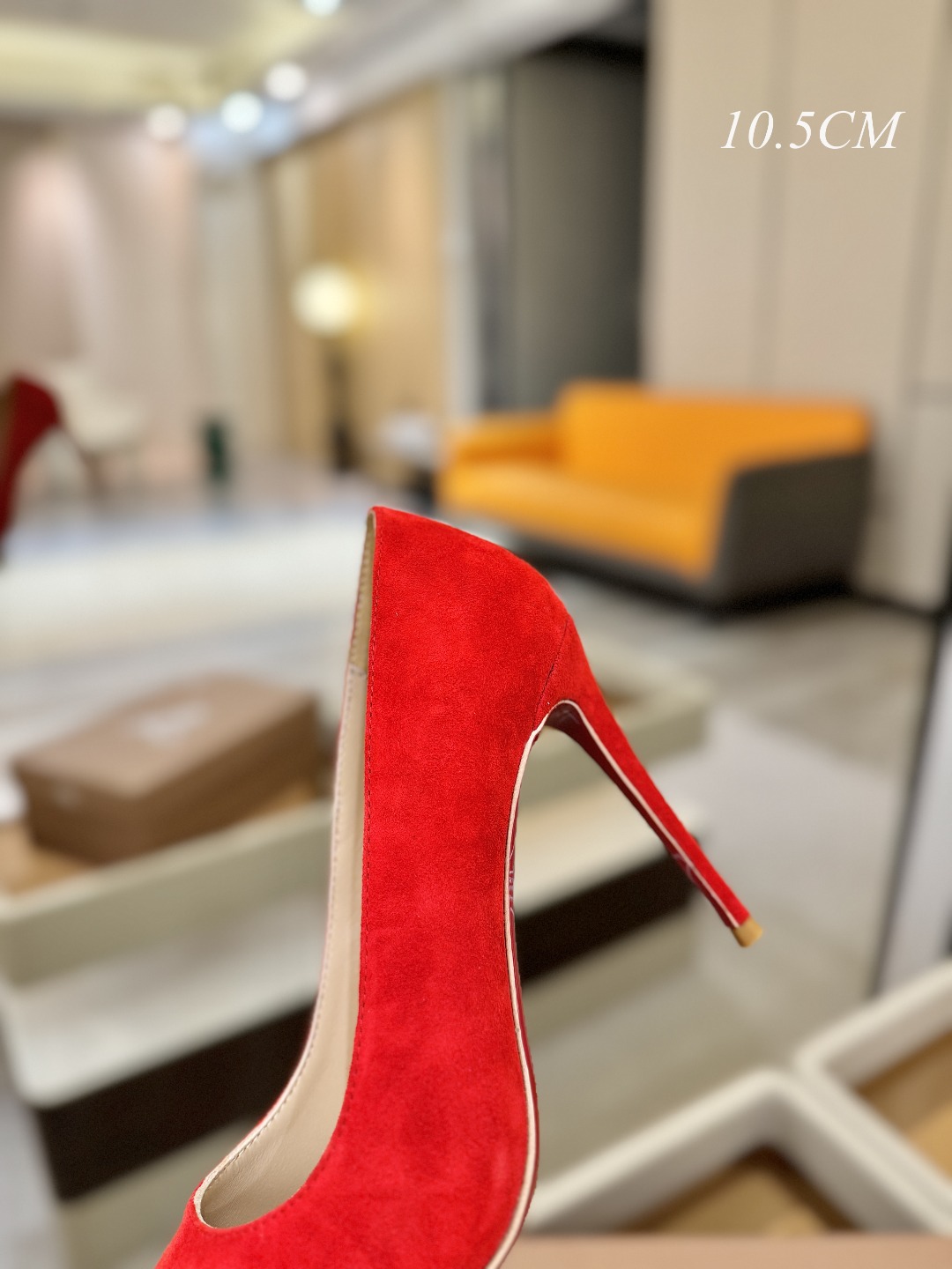 单鞋（经典款）质感立体穿出时尚芭莎的气质优质皮里更加柔软透气，无敌瘦腿，穿上立马拉升腿的长度～涵深刻，洞