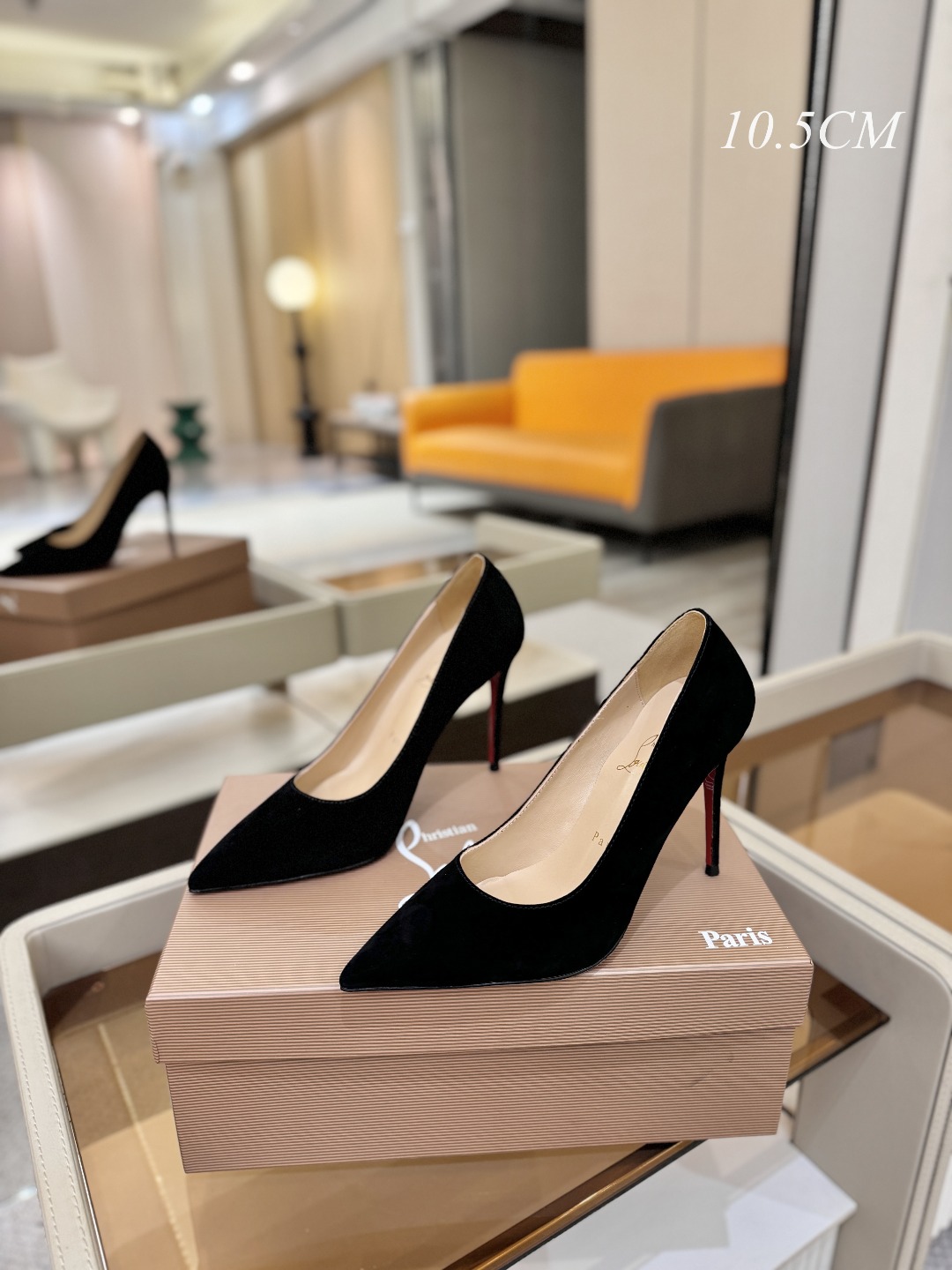 单鞋（经典款）质感立体穿出时尚芭莎的气质优质皮里更加柔软透气，无敌瘦腿，穿上立马拉升腿的长度～涵深刻，洞