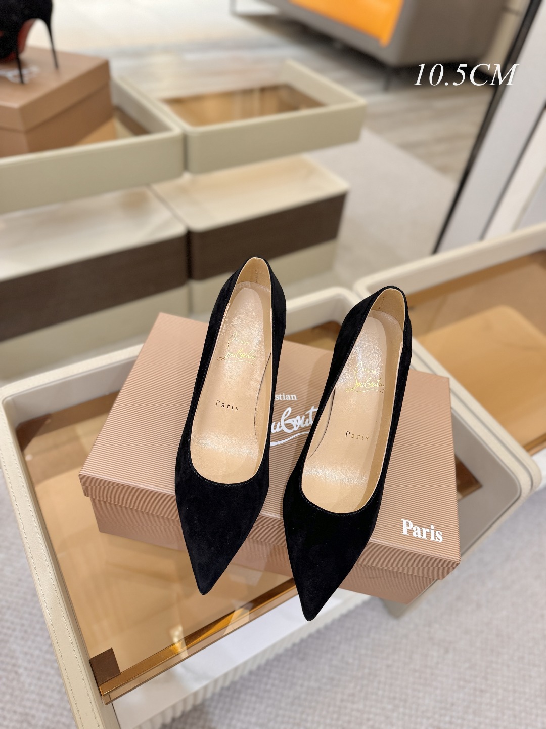 单鞋（经典款）质感立体穿出时尚芭莎的气质优质皮里更加柔软透气，无敌瘦腿，穿上立马拉升腿的长度～涵深刻，洞