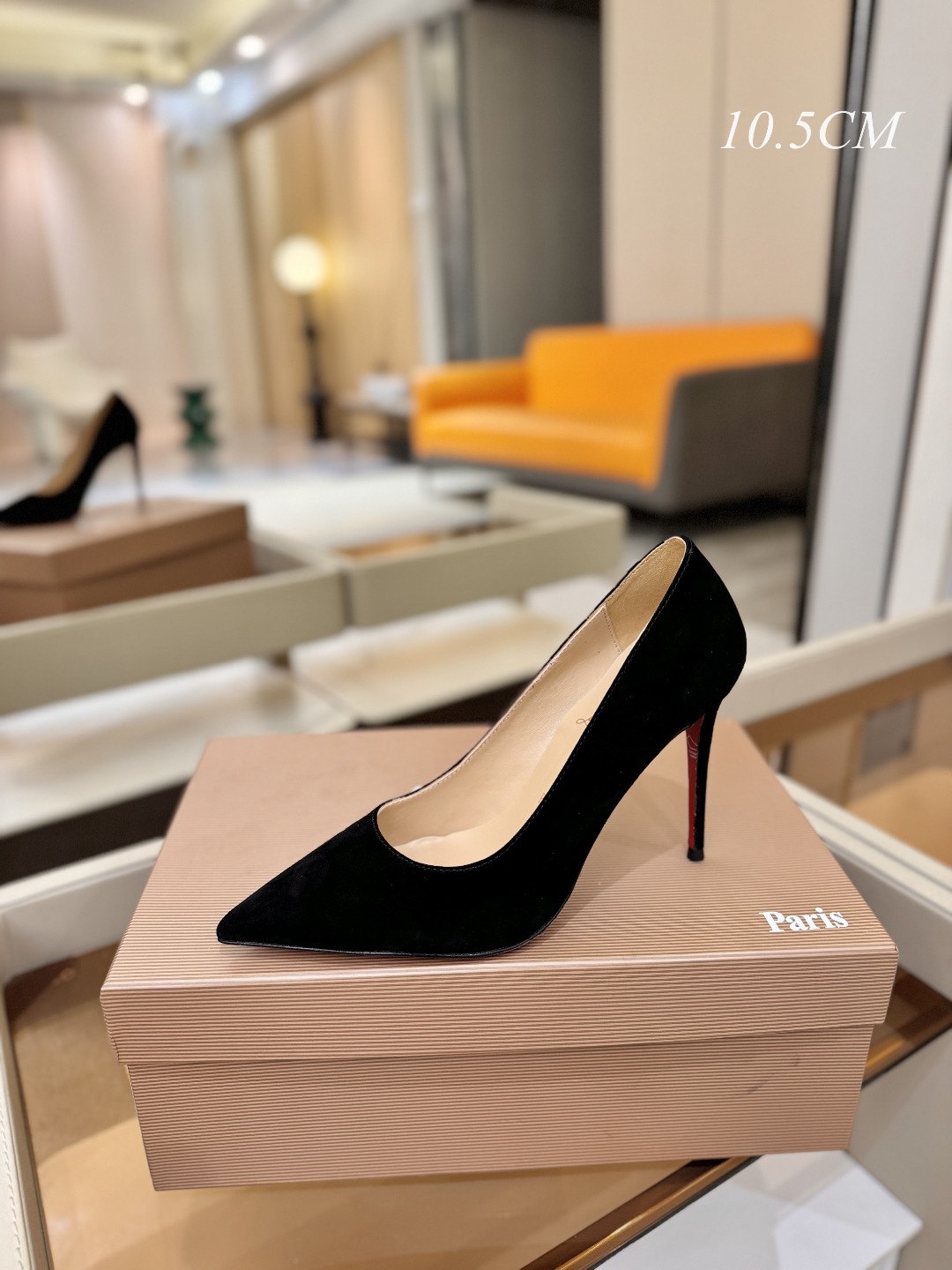 单鞋（经典款）质感立体穿出时尚芭莎的气质优质皮里更加柔软透气，无敌瘦腿，穿上立马拉升腿的长度～涵深刻，洞