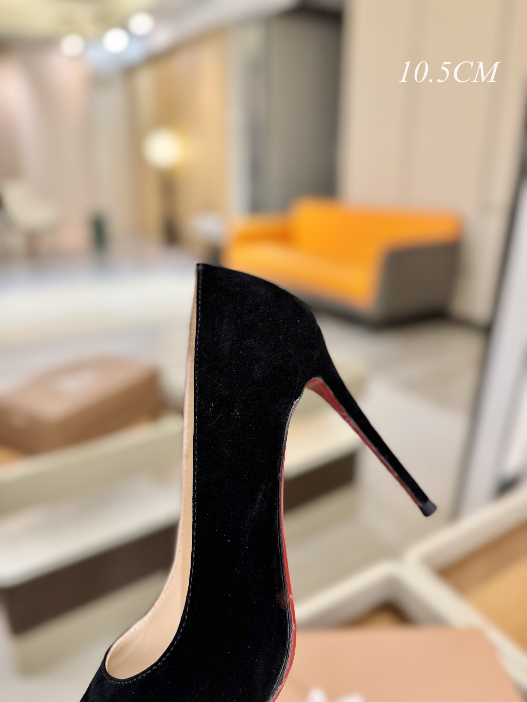 单鞋（经典款）质感立体穿出时尚芭莎的气质优质皮里更加柔软透气，无敌瘦腿，穿上立马拉升腿的长度～涵深刻，洞
