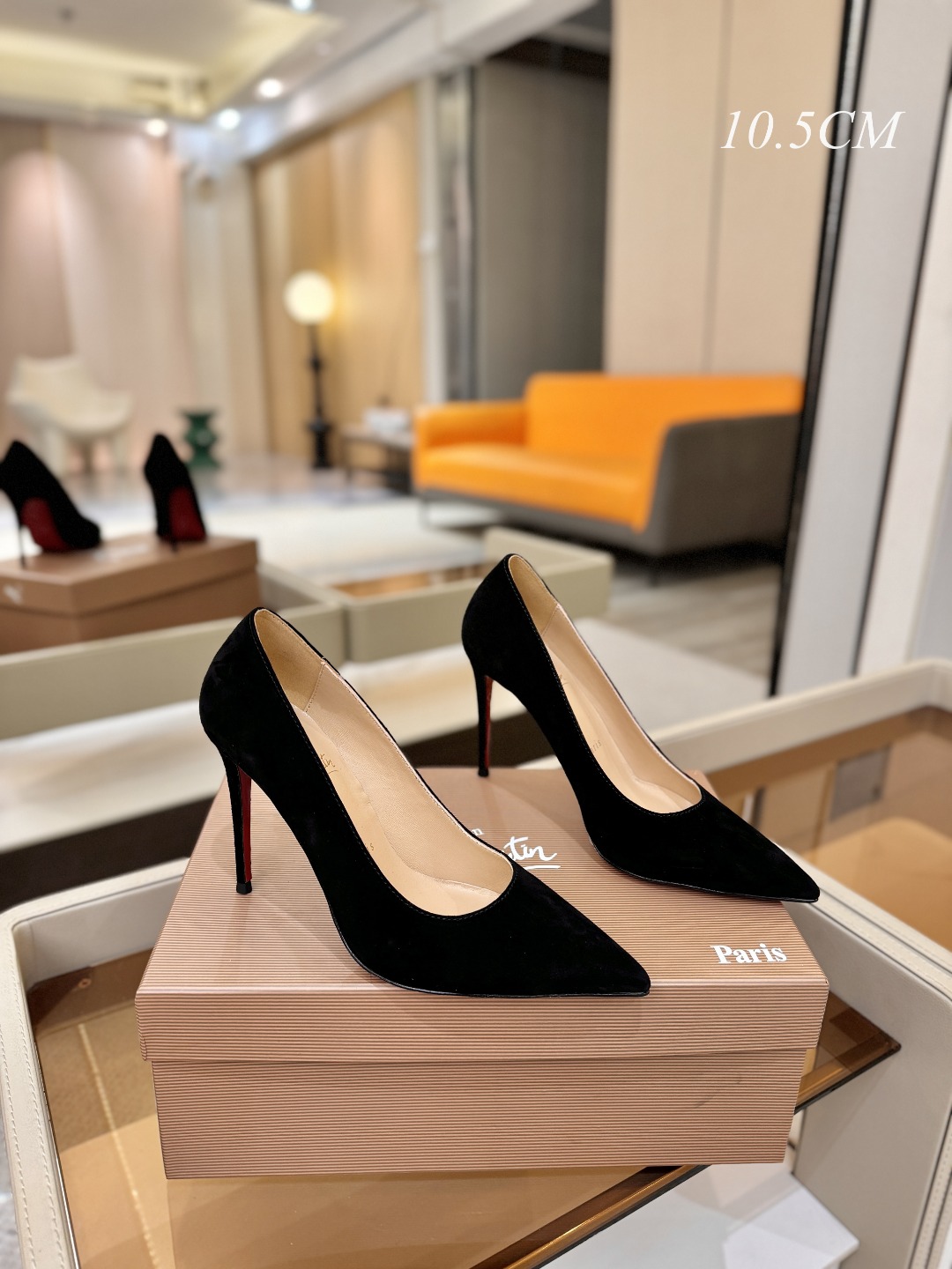 单鞋（经典款）质感立体穿出时尚芭莎的气质优质皮里更加柔软透气，无敌瘦腿，穿上立马拉升腿的长度～涵深刻，洞