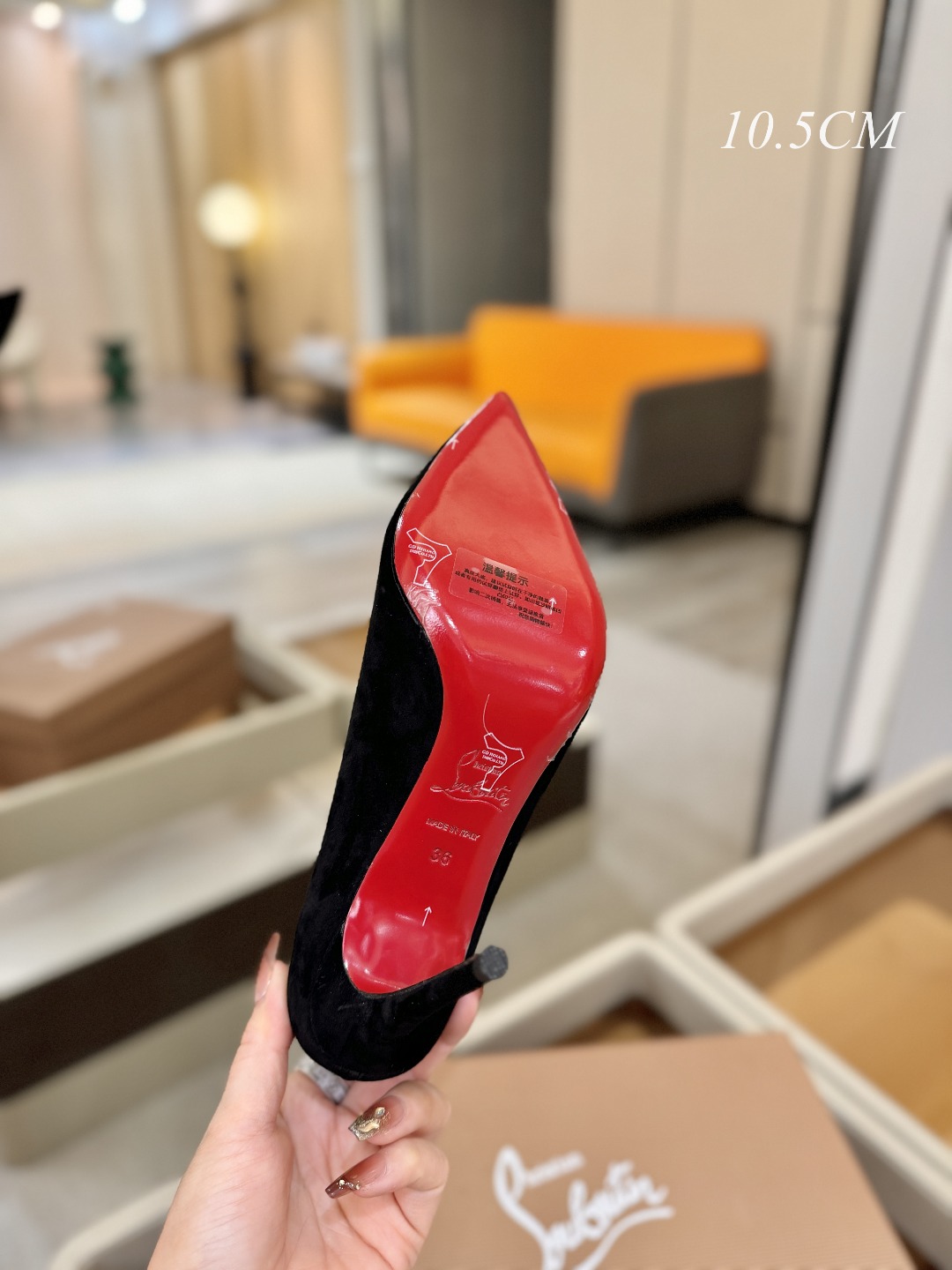 单鞋（经典款）质感立体穿出时尚芭莎的气质优质皮里更加柔软透气，无敌瘦腿，穿上立马拉升腿的长度～涵深刻，洞