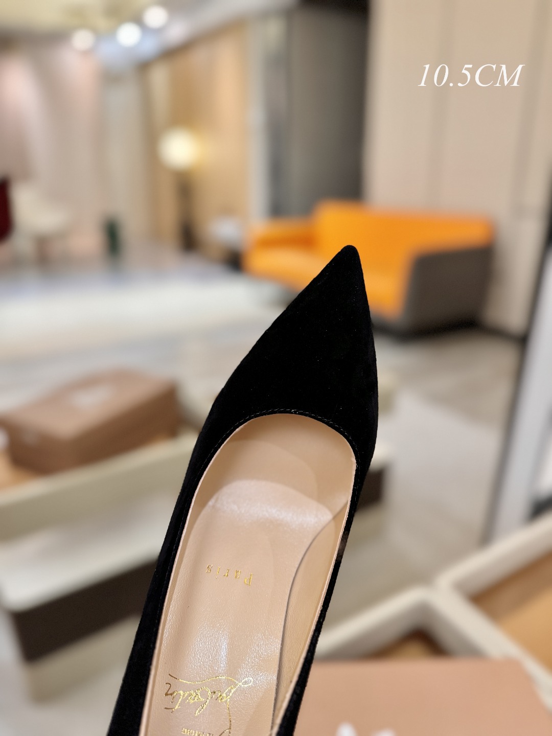 单鞋（经典款）质感立体穿出时尚芭莎的气质优质皮里更加柔软透气，无敌瘦腿，穿上立马拉升腿的长度～涵深刻，洞