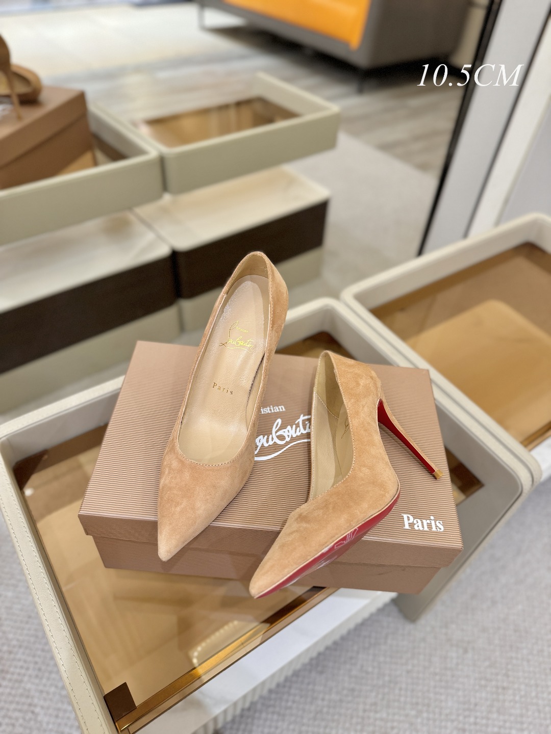 单鞋（经典款）质感立体穿出时尚芭莎的气质优质皮里更加柔软透气，无敌瘦腿，穿上立马拉升腿的长度～涵深刻，洞