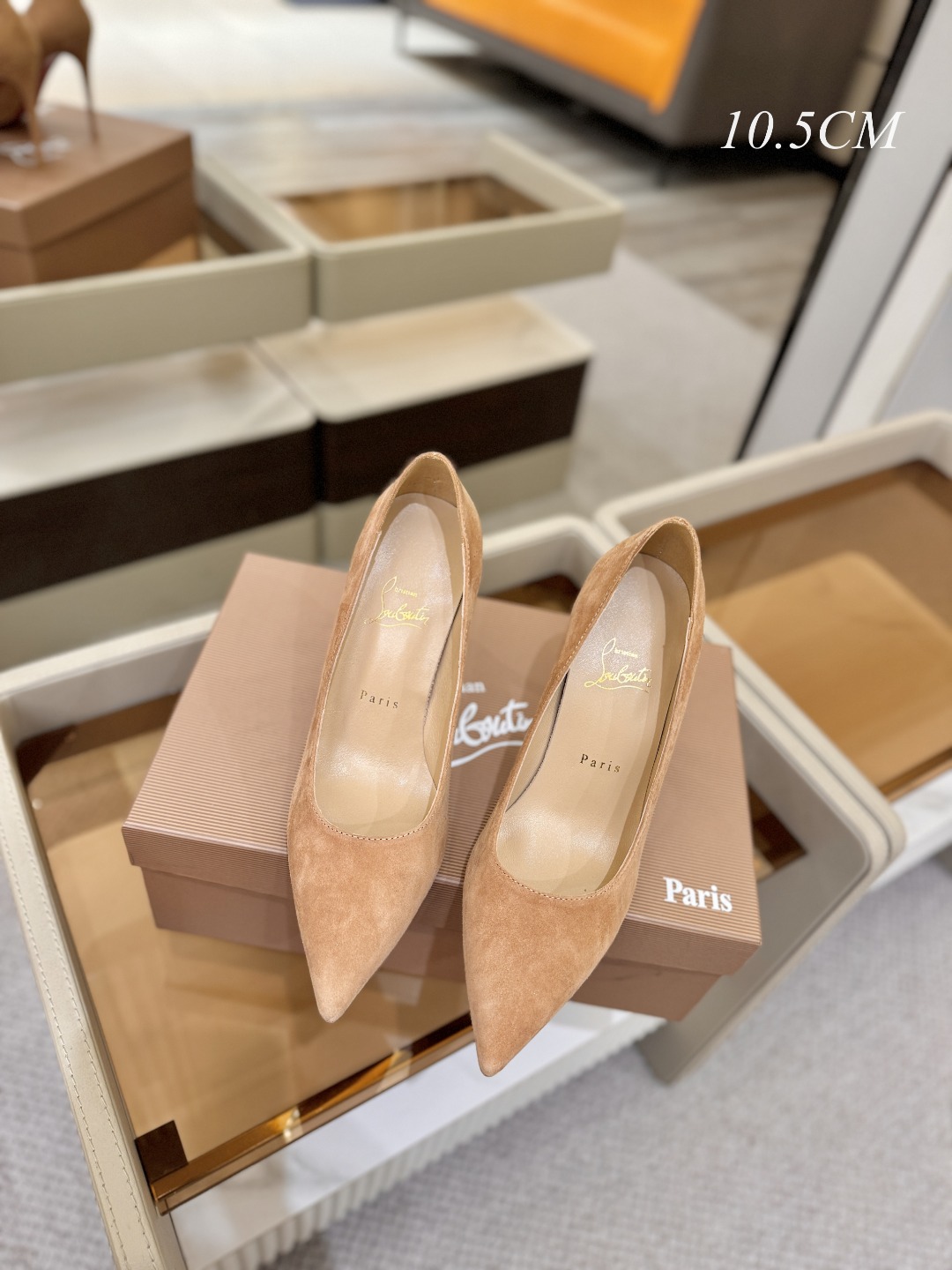 单鞋（经典款）质感立体穿出时尚芭莎的气质优质皮里更加柔软透气，无敌瘦腿，穿上立马拉升腿的长度～涵深刻，洞