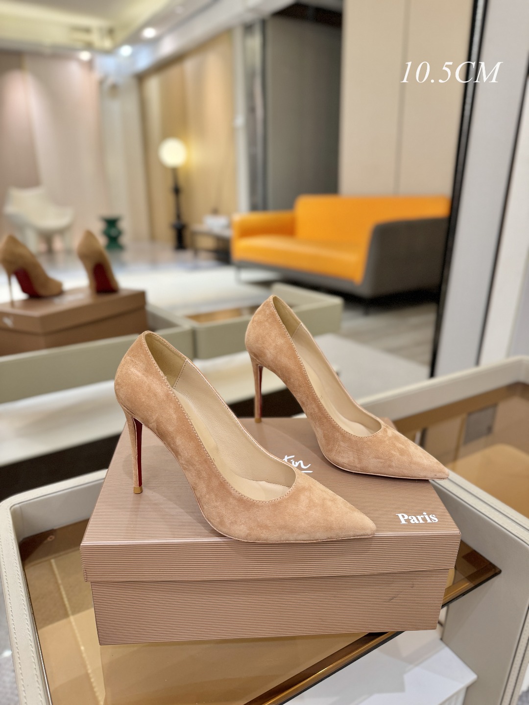 单鞋（经典款）质感立体穿出时尚芭莎的气质优质皮里更加柔软透气，无敌瘦腿，穿上立马拉升腿的长度～涵深刻，洞