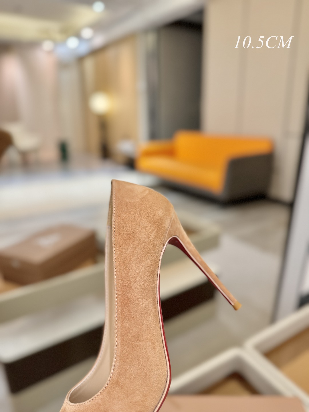 单鞋（经典款）质感立体穿出时尚芭莎的气质优质皮里更加柔软透气，无敌瘦腿，穿上立马拉升腿的长度～涵深刻，洞