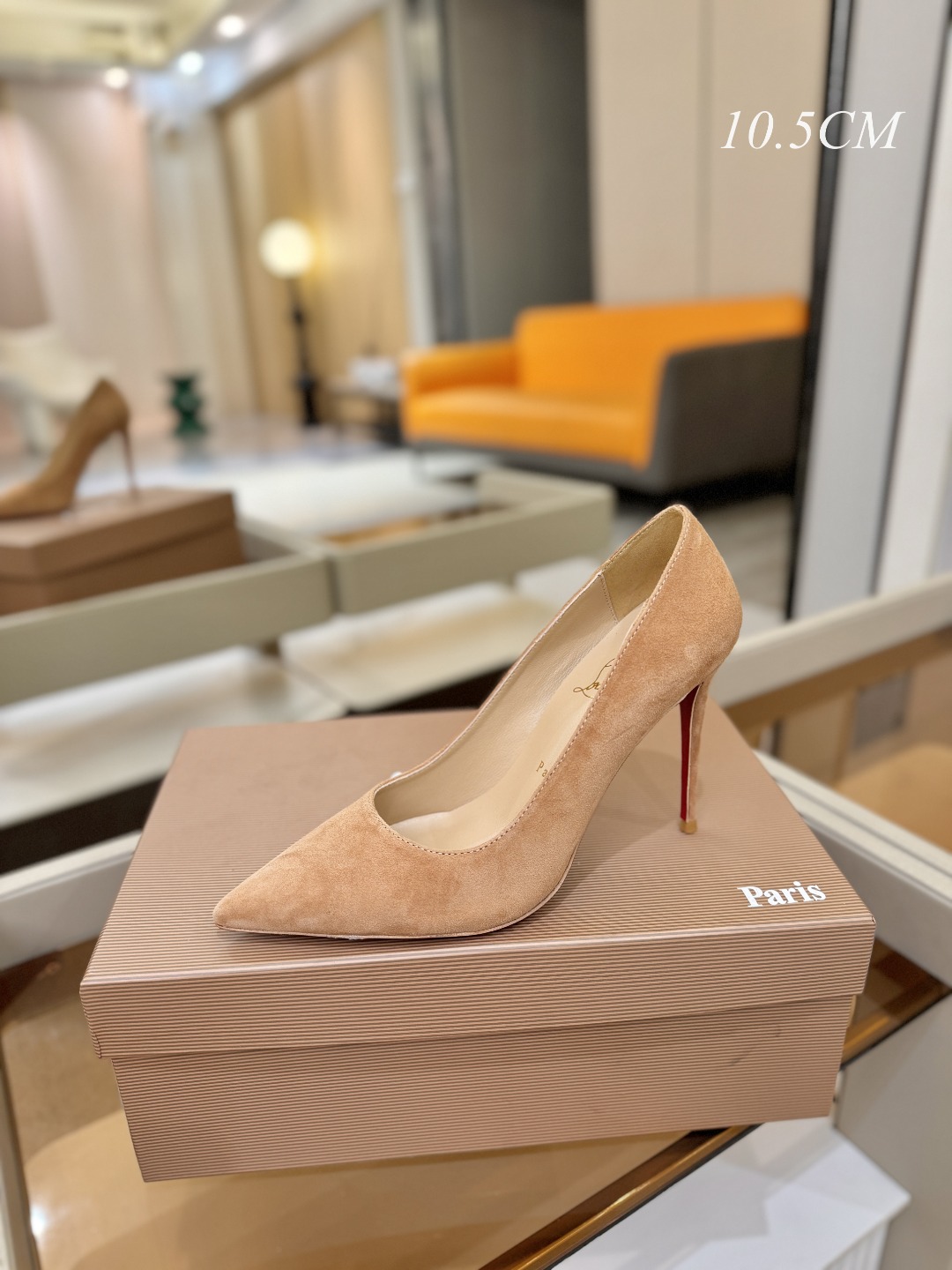 单鞋（经典款）质感立体穿出时尚芭莎的气质优质皮里更加柔软透气，无敌瘦腿，穿上立马拉升腿的长度～涵深刻，洞