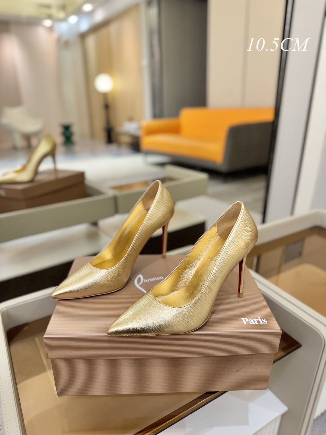 单鞋（经典款）质感立体穿出时尚芭莎的气质优质皮里更加柔软透气，无敌瘦腿，穿上立马拉升腿的长度～涵深刻，洞