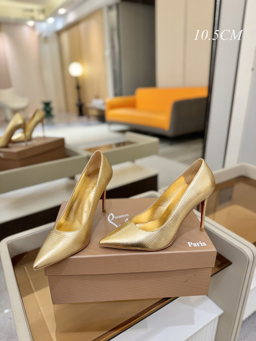 单鞋（经典款）质感立体穿出时尚芭莎的气质优质皮里更加柔软透气，无敌瘦腿，穿上立马拉升腿的长度～涵深刻，洞