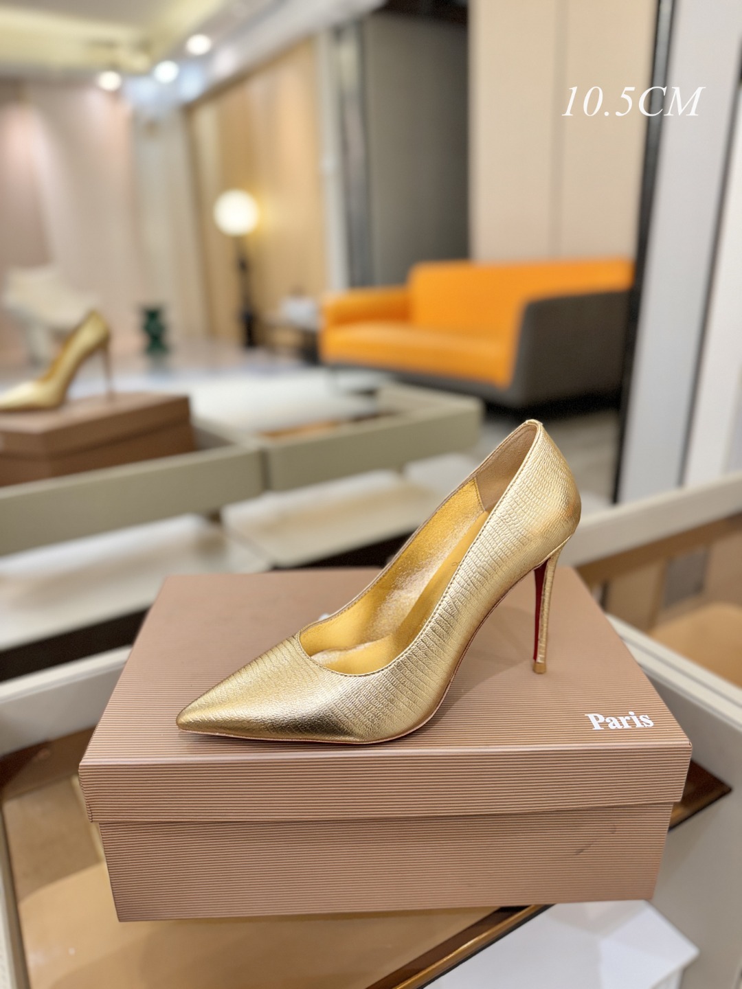 单鞋（经典款）质感立体穿出时尚芭莎的气质优质皮里更加柔软透气，无敌瘦腿，穿上立马拉升腿的长度～涵深刻，洞