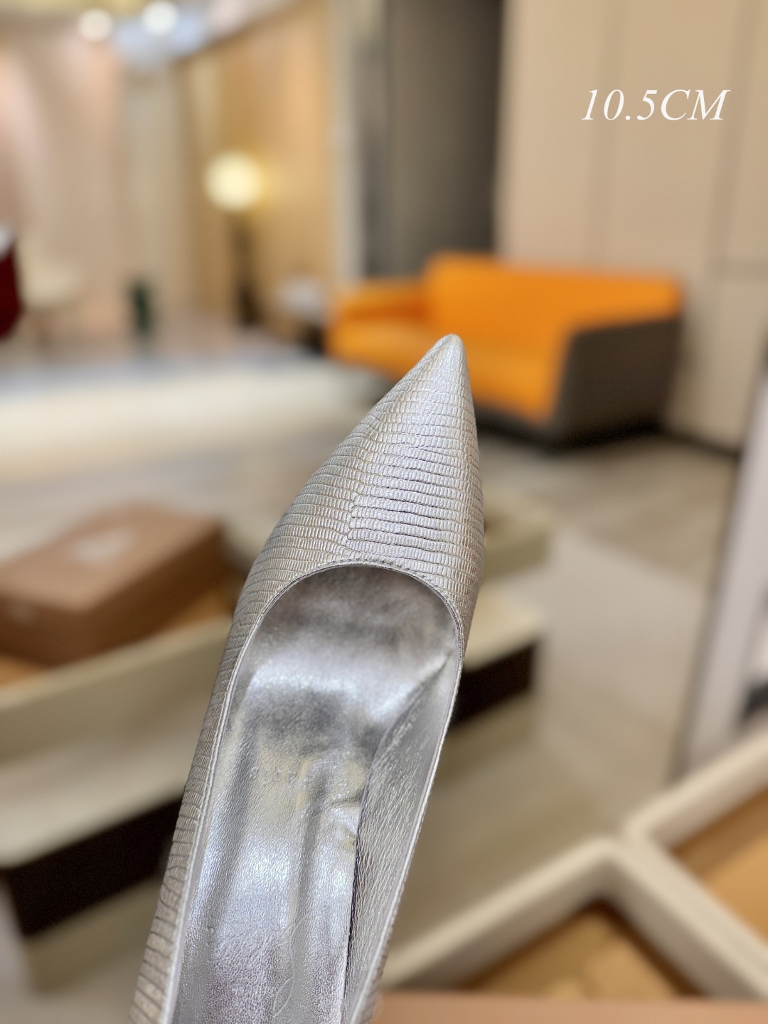 单鞋（经典款）质感立体穿出时尚芭莎的气质优质皮里更加柔软透气，无敌瘦腿，穿上立马拉升腿的长度～涵深刻，洞