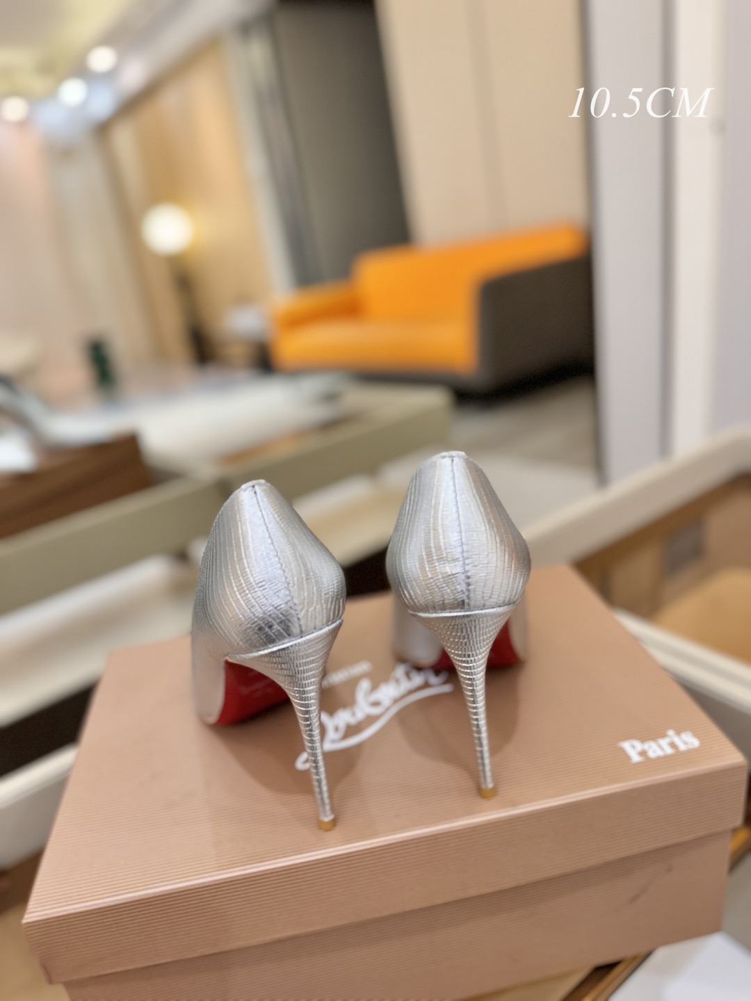 单鞋（经典款）质感立体穿出时尚芭莎的气质优质皮里更加柔软透气，无敌瘦腿，穿上立马拉升腿的长度～涵深刻，洞