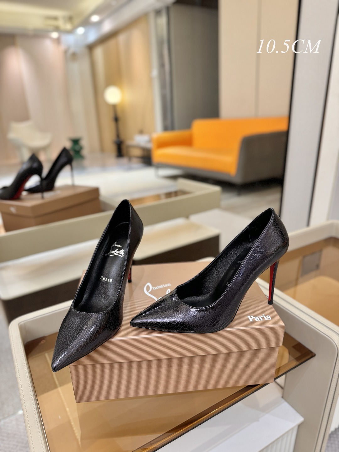 单鞋（经典款）质感立体穿出时尚芭莎的气质优质皮里更加柔软透气，无敌瘦腿，穿上立马拉升腿的长度～涵深刻，洞