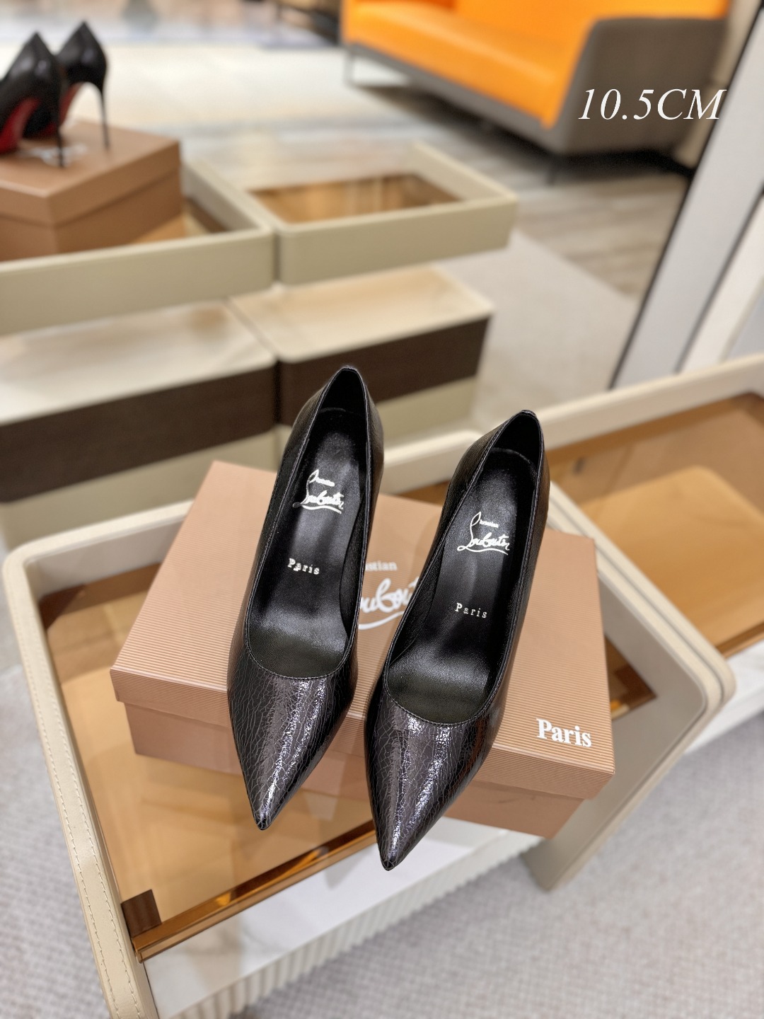 单鞋（经典款）质感立体穿出时尚芭莎的气质优质皮里更加柔软透气，无敌瘦腿，穿上立马拉升腿的长度～涵深刻，洞