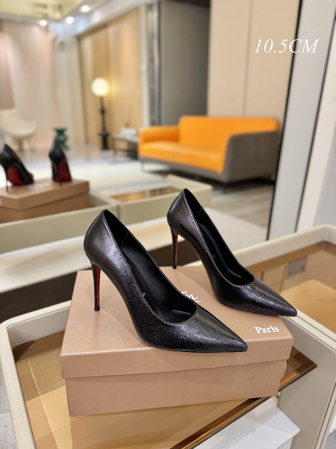 单鞋（经典款）质感立体穿出时尚芭莎的气质优质皮里更加柔软透气，无敌瘦腿，穿上立马拉升腿的长度～涵深刻，洞