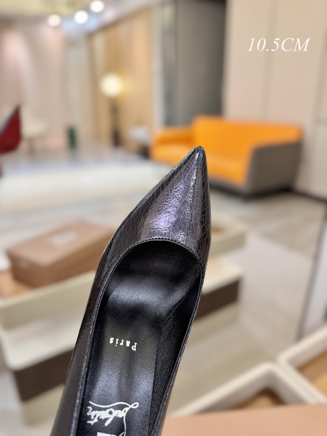 单鞋（经典款）质感立体穿出时尚芭莎的气质优质皮里更加柔软透气，无敌瘦腿，穿上立马拉升腿的长度～涵深刻，洞