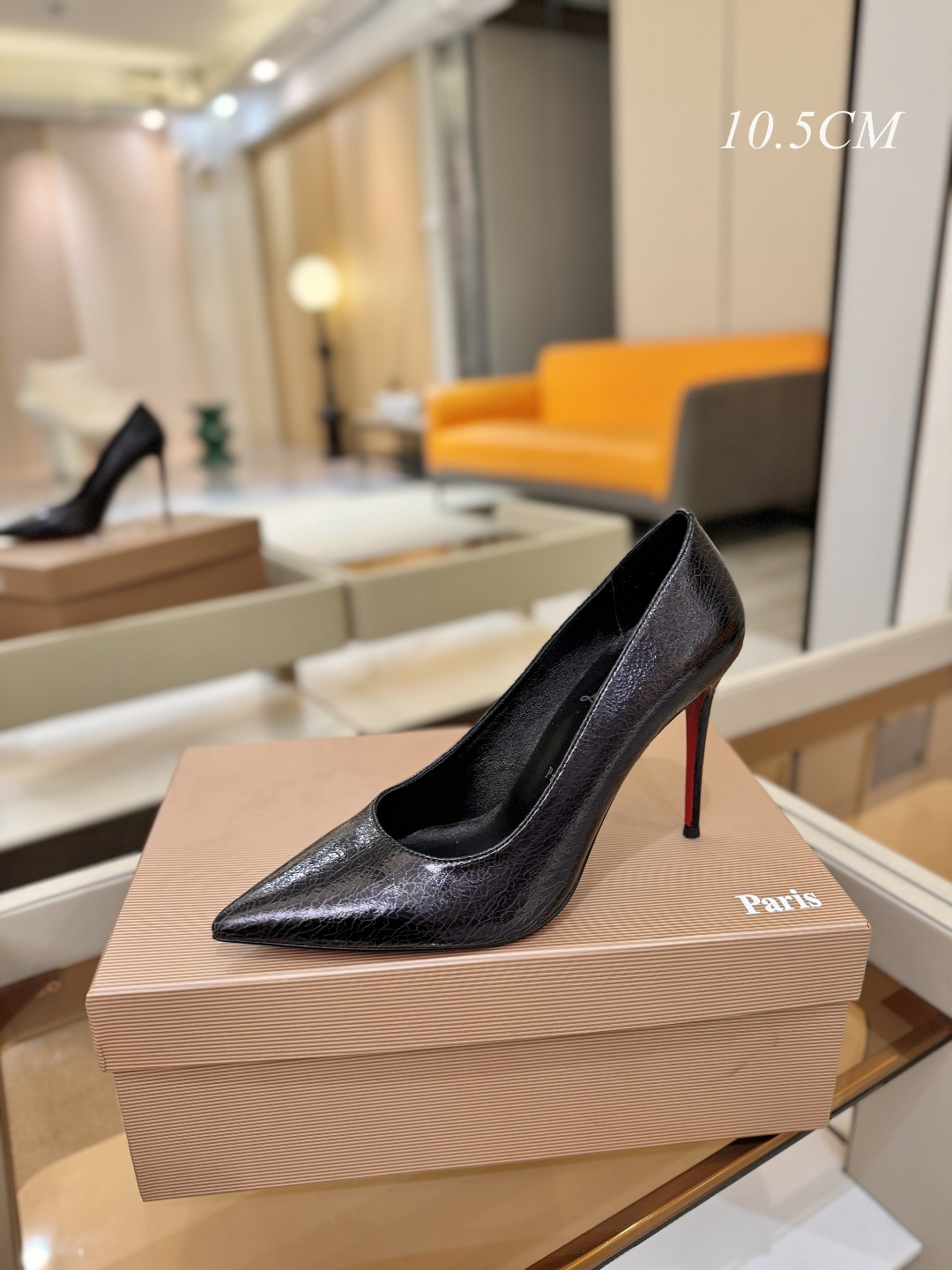 单鞋（经典款）质感立体穿出时尚芭莎的气质优质皮里更加柔软透气，无敌瘦腿，穿上立马拉升腿的长度～涵深刻，洞