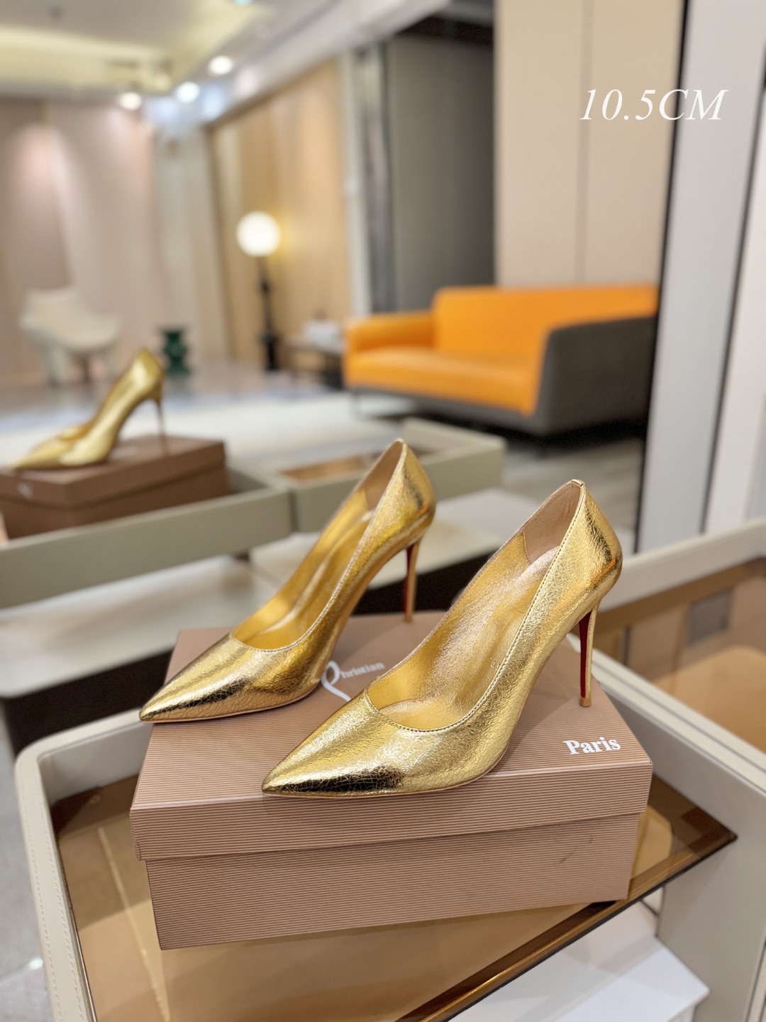 单鞋（经典款）质感立体穿出时尚芭莎的气质优质皮里更加柔软透气，无敌瘦腿，穿上立马拉升腿的长度～涵深刻，洞