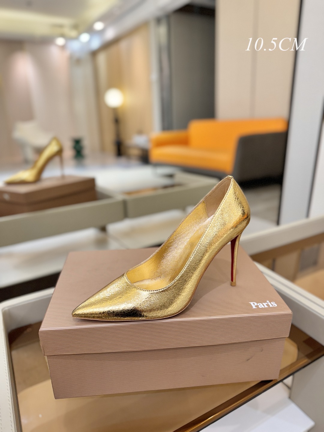 单鞋（经典款）质感立体穿出时尚芭莎的气质优质皮里更加柔软透气，无敌瘦腿，穿上立马拉升腿的长度～涵深刻，洞