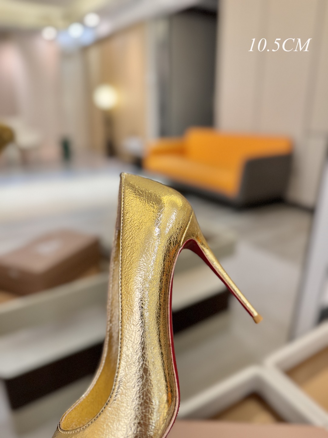 单鞋（经典款）质感立体穿出时尚芭莎的气质优质皮里更加柔软透气，无敌瘦腿，穿上立马拉升腿的长度～涵深刻，洞