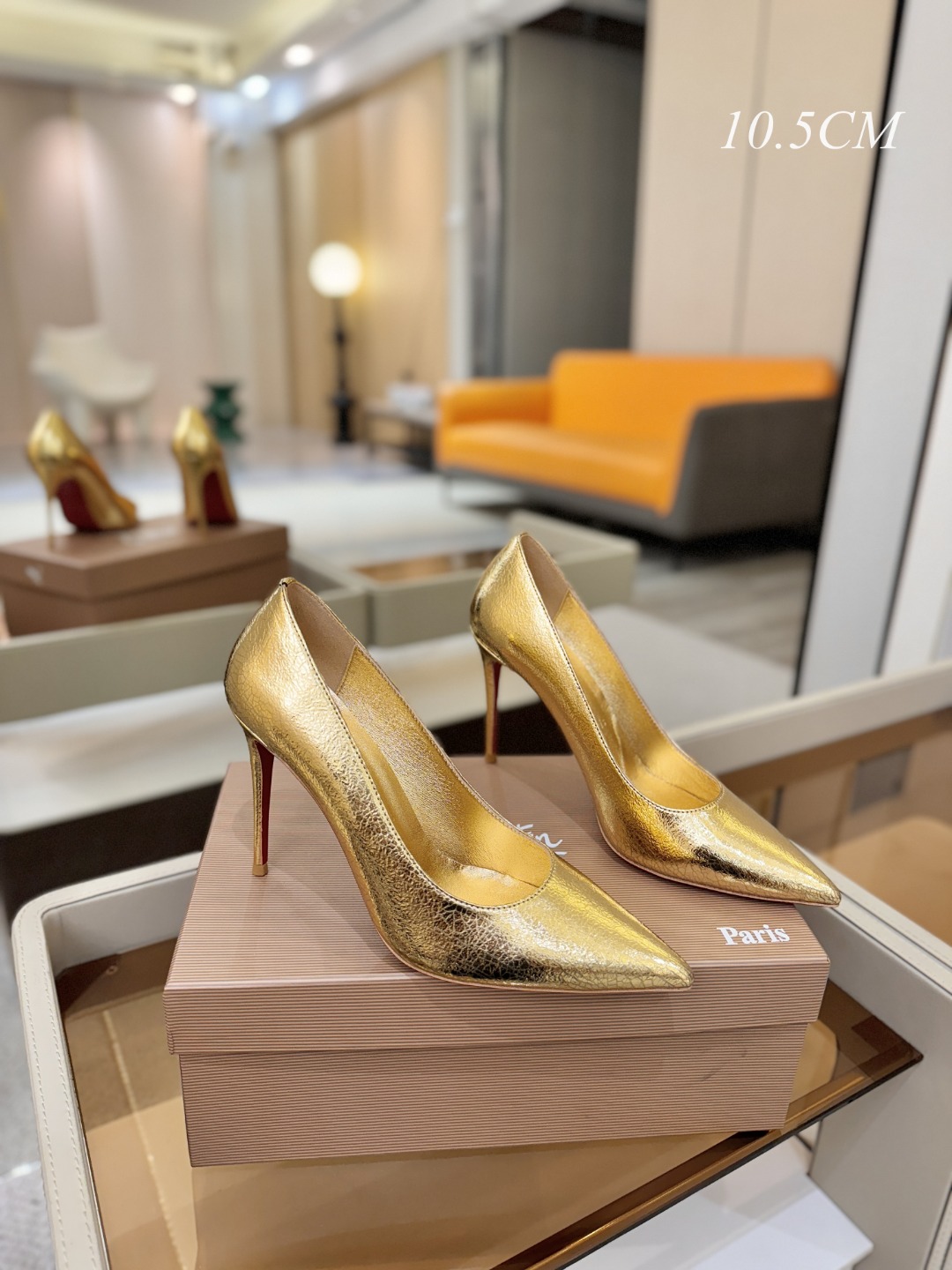 单鞋（经典款）质感立体穿出时尚芭莎的气质优质皮里更加柔软透气，无敌瘦腿，穿上立马拉升腿的长度～涵深刻，洞