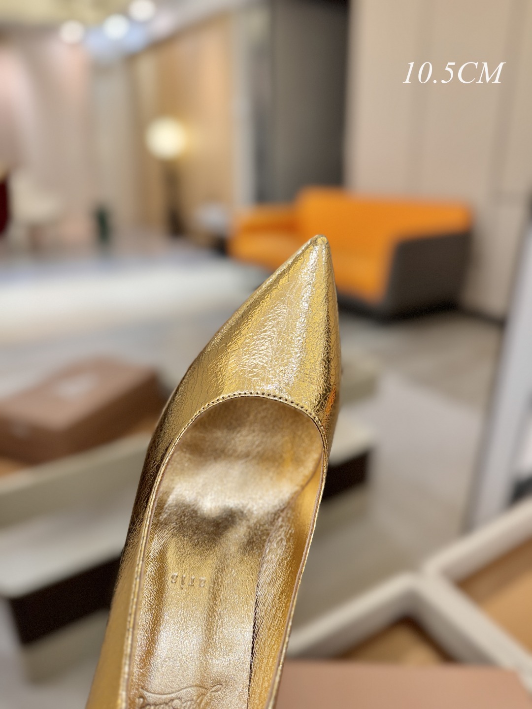 单鞋（经典款）质感立体穿出时尚芭莎的气质优质皮里更加柔软透气，无敌瘦腿，穿上立马拉升腿的长度～涵深刻，洞