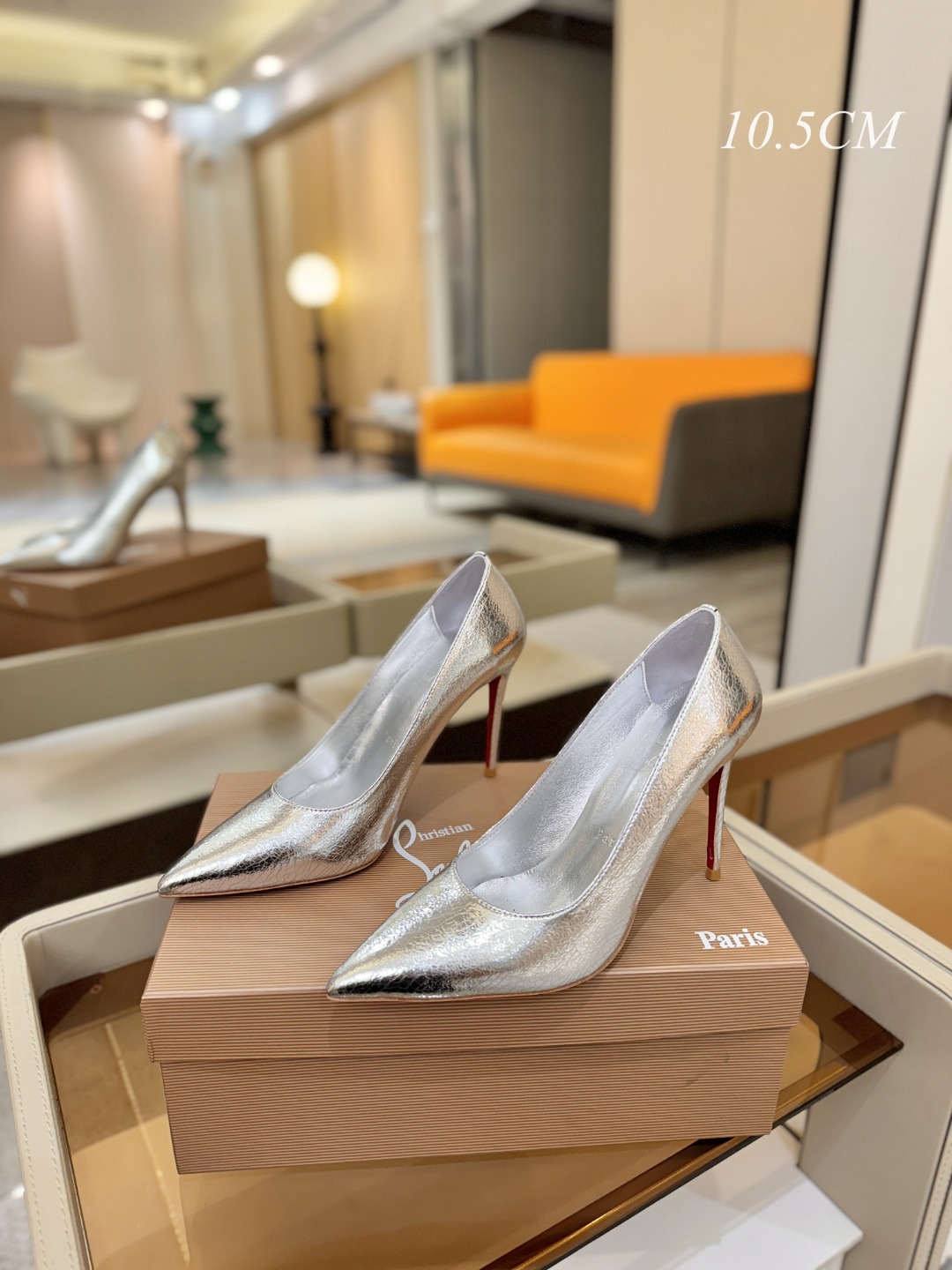 单鞋（经典款）质感立体穿出时尚芭莎的气质优质皮里更加柔软透气，无敌瘦腿，穿上立马拉升腿的长度～涵深刻，洞