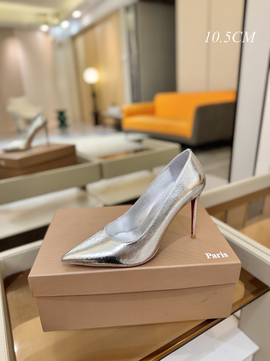 单鞋（经典款）质感立体穿出时尚芭莎的气质优质皮里更加柔软透气，无敌瘦腿，穿上立马拉升腿的长度～涵深刻，洞