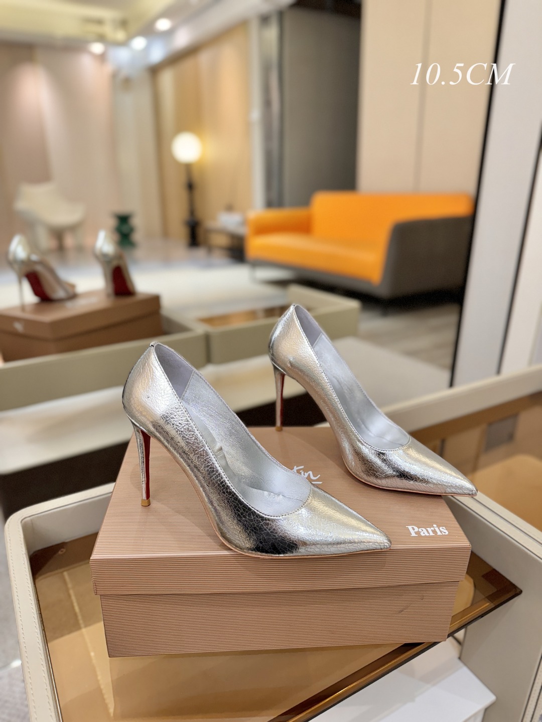 单鞋（经典款）质感立体穿出时尚芭莎的气质优质皮里更加柔软透气，无敌瘦腿，穿上立马拉升腿的长度～涵深刻，洞