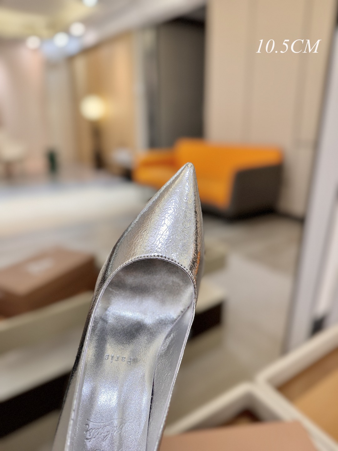 单鞋（经典款）质感立体穿出时尚芭莎的气质优质皮里更加柔软透气，无敌瘦腿，穿上立马拉升腿的长度～涵深刻，洞