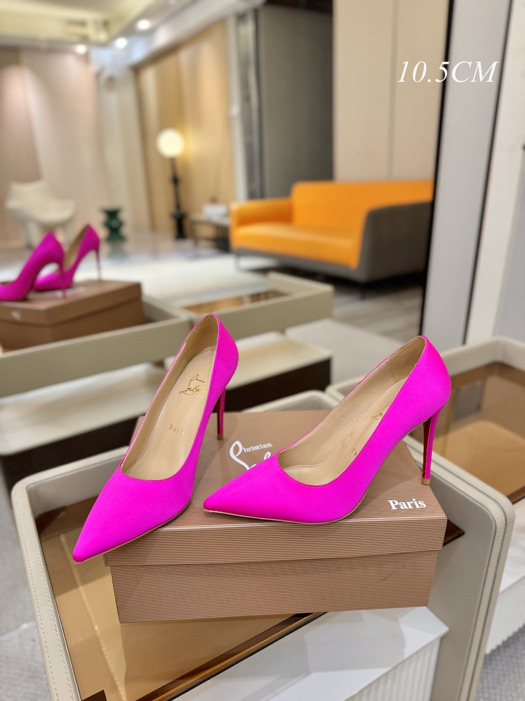 真丝单鞋（经典款）质感立体穿出时尚芭莎的气质优质皮里更加柔软透气，无敌瘦腿，穿上立马拉升腿的长度～涵深刻